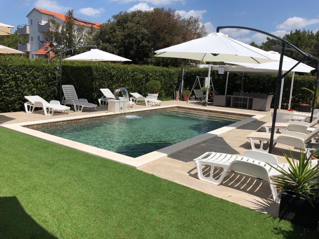 ביבינייה Apartmani Andelo, Tommy, Leon מראה חיצוני תמונה